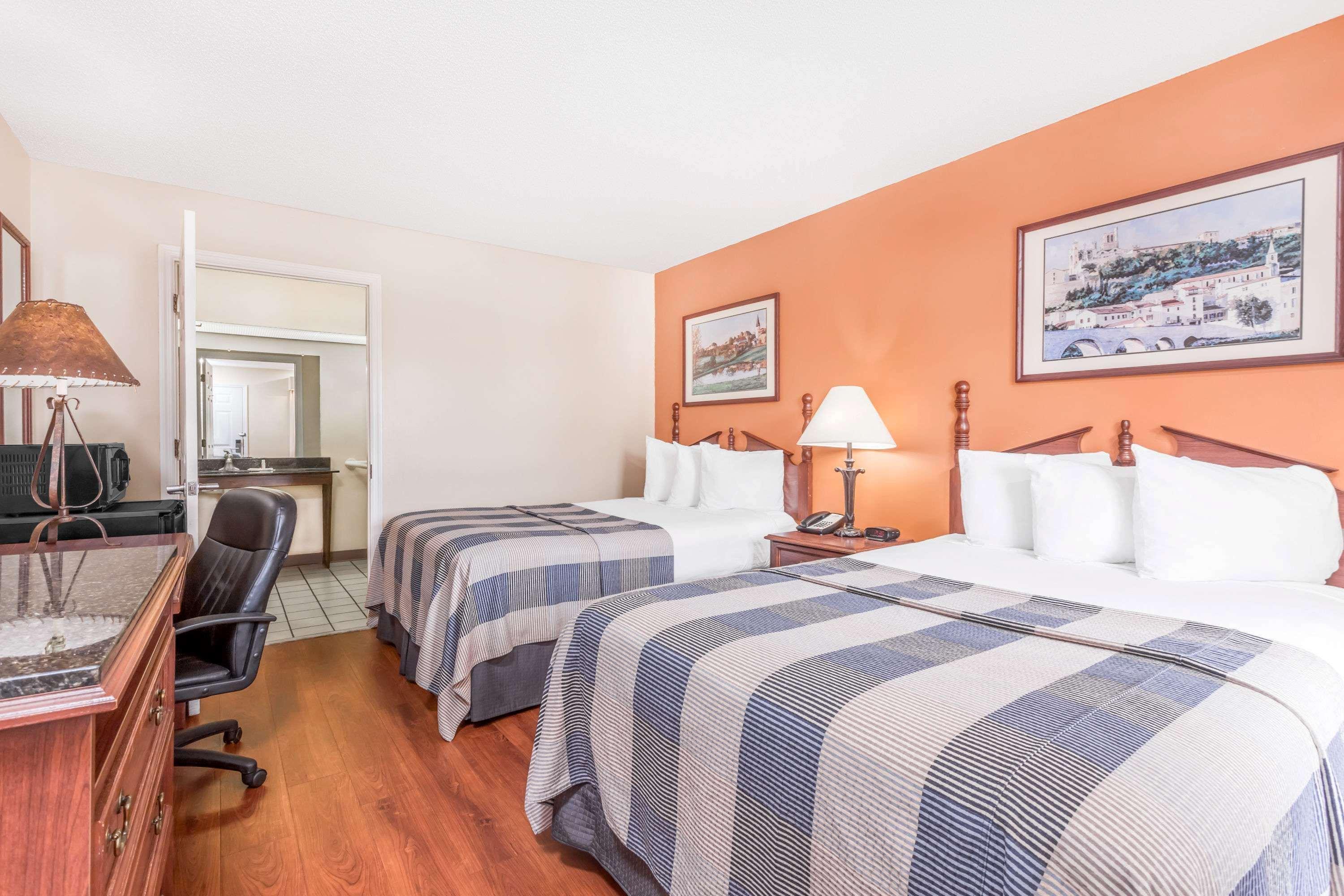 Days Inn By Wyndham Americus Exteriör bild