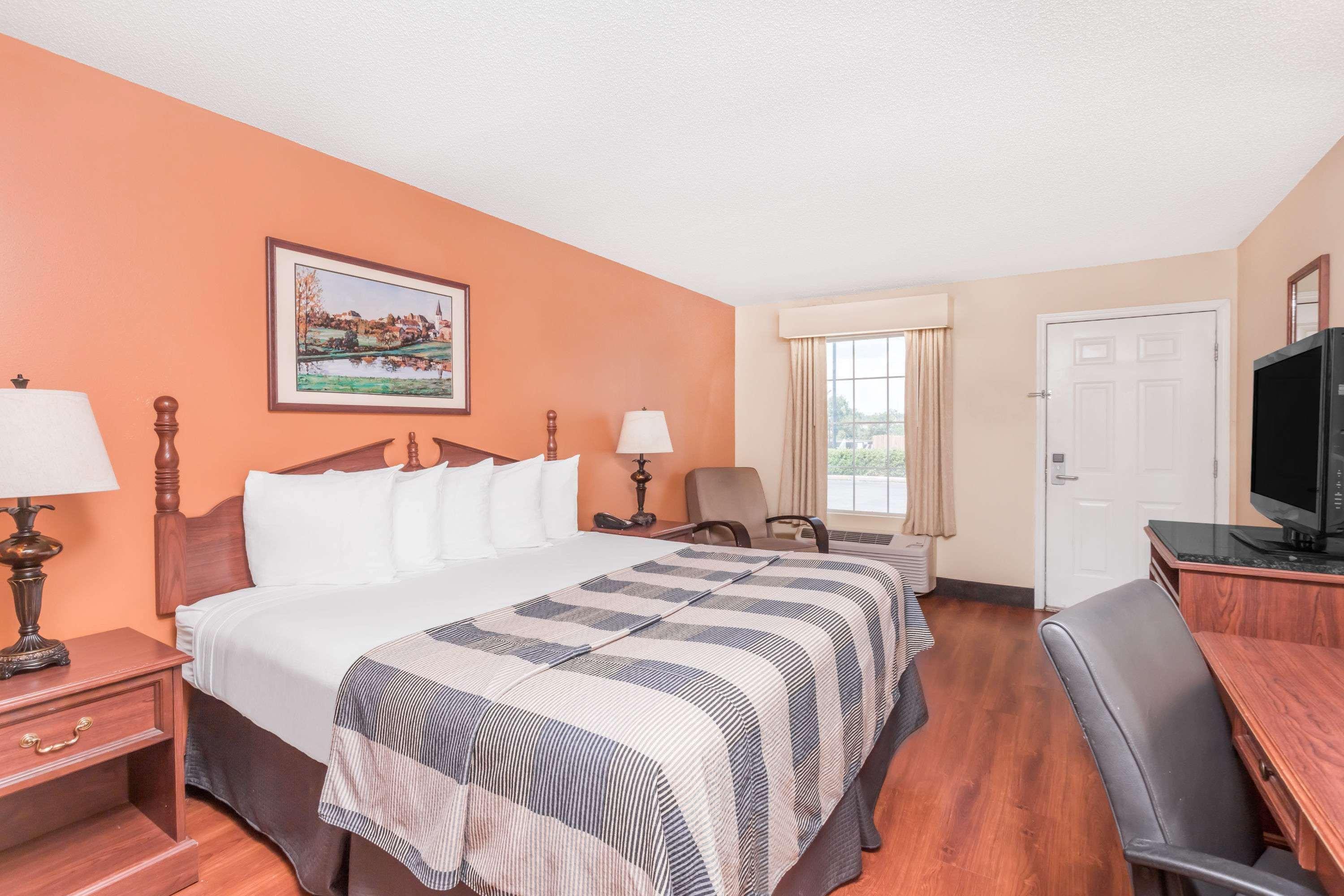 Days Inn By Wyndham Americus Exteriör bild