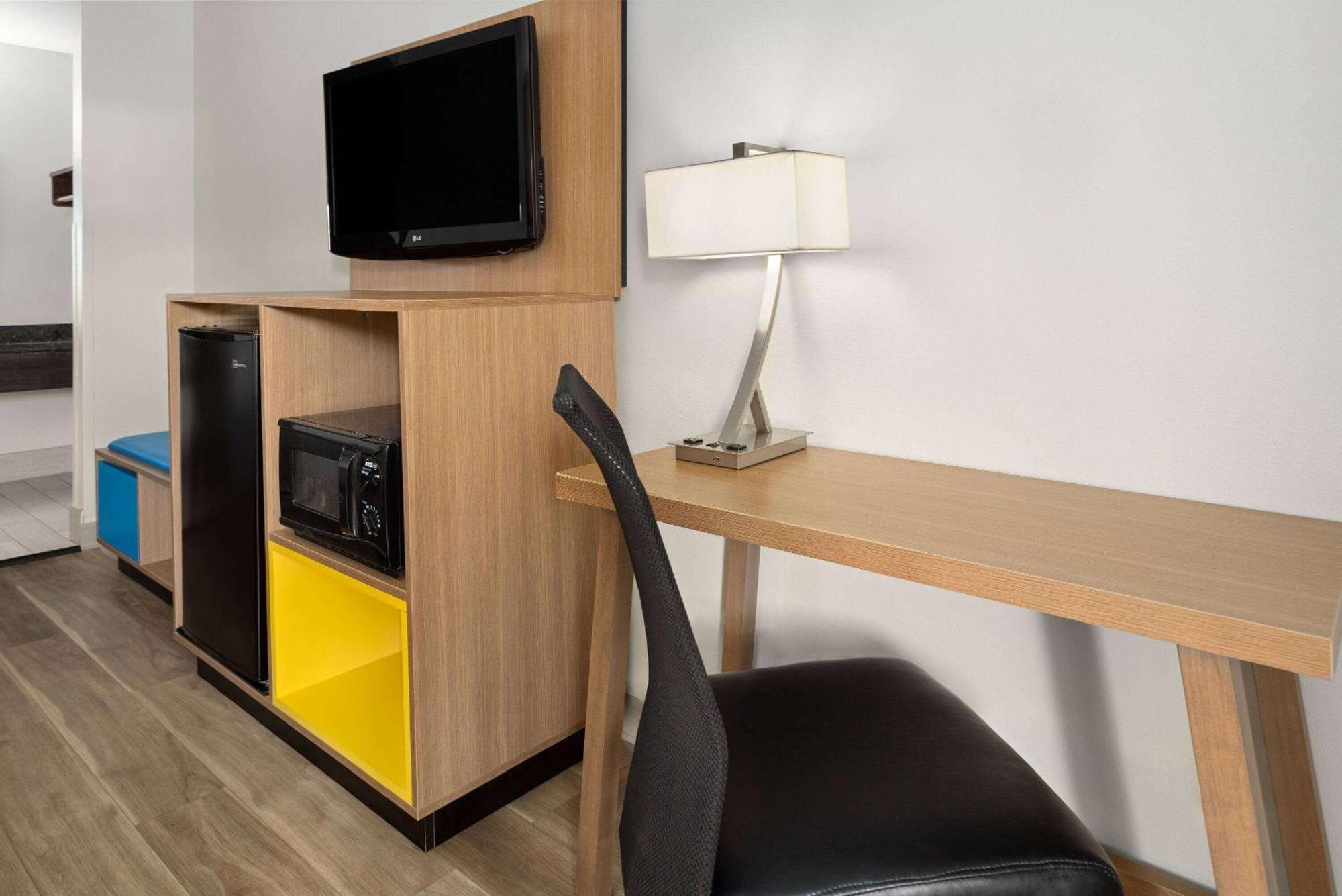 Days Inn By Wyndham Americus Exteriör bild