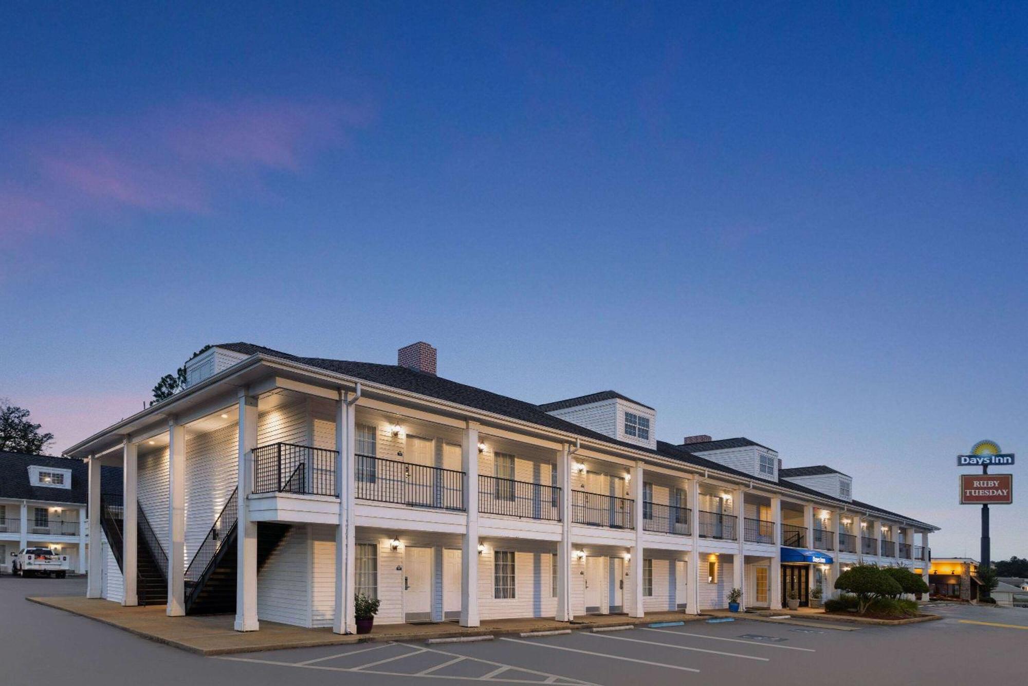 Days Inn By Wyndham Americus Exteriör bild