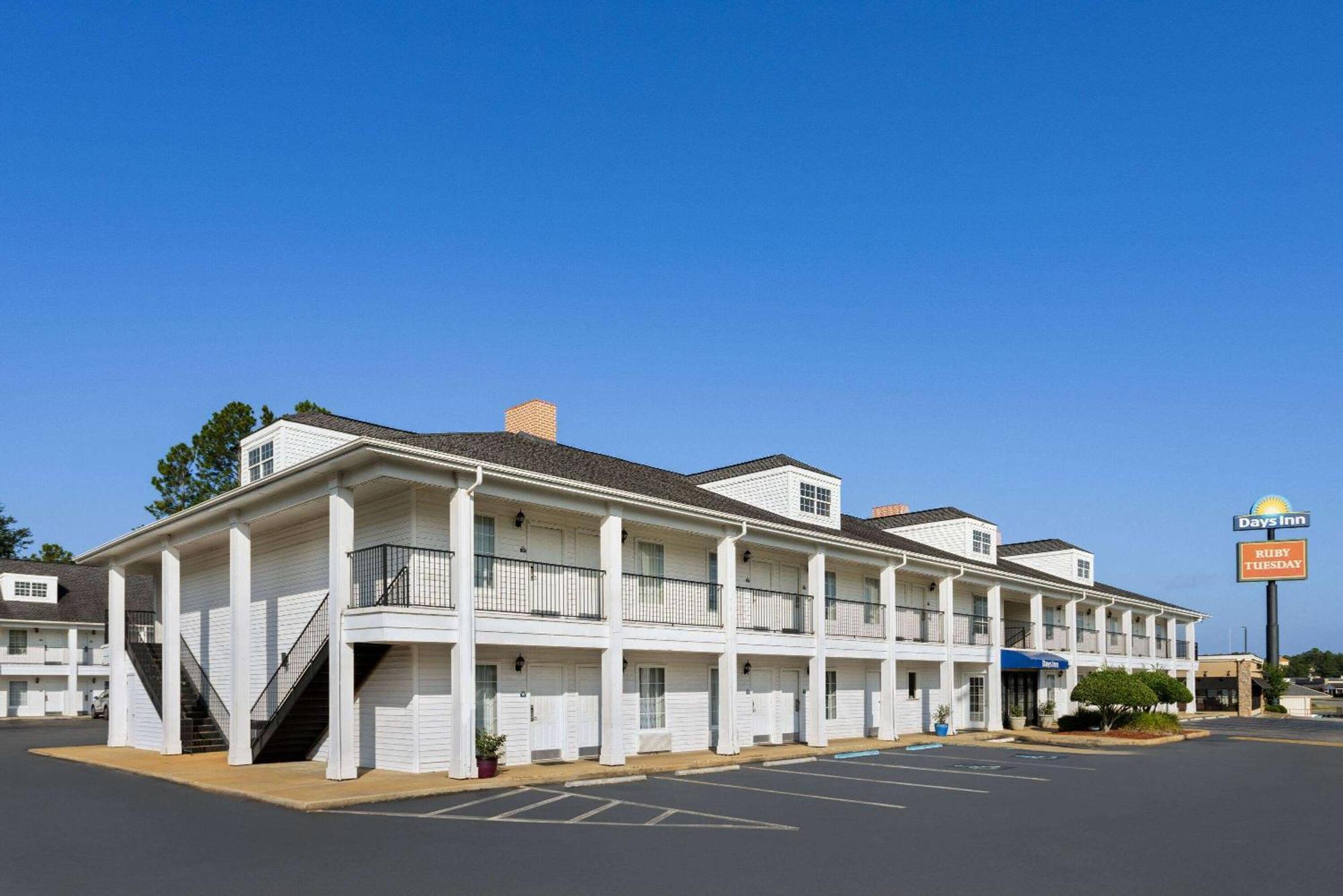 Days Inn By Wyndham Americus Exteriör bild